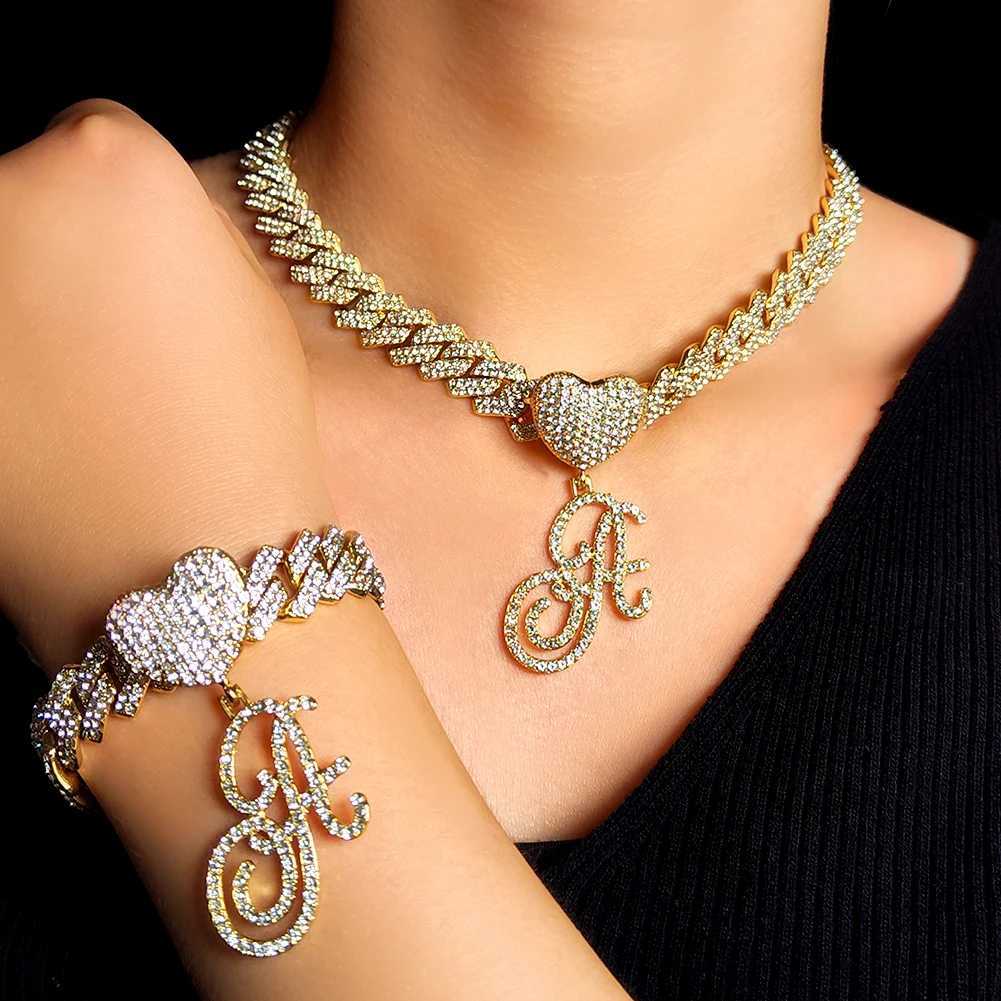 Hip Hop Bling d Out Cursive Initial Letter Pendant Necklace for Wen Paved Rhinestone Cuban Chain Choker Necklace Jewelry X250224