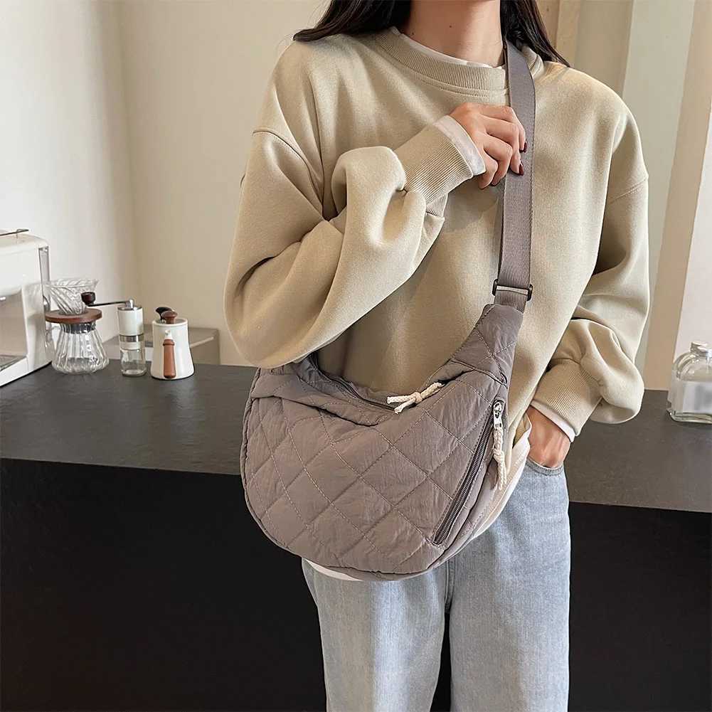 Fashion Quilted Shoulder Bag Stylish Dumpling Bag Multi-pockets Hobo Sling Bag Large Capacity Daily Messenger Bag for Men Women Z250225