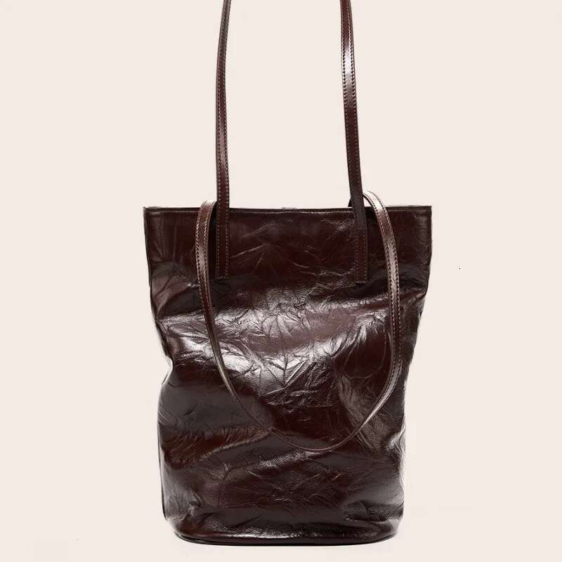Bucket Bag, Large Capacity, Retro Commuting, Simple Literary And Artistic Hand-Scratched Shoulder Pleated Lazy Style Tote Bag