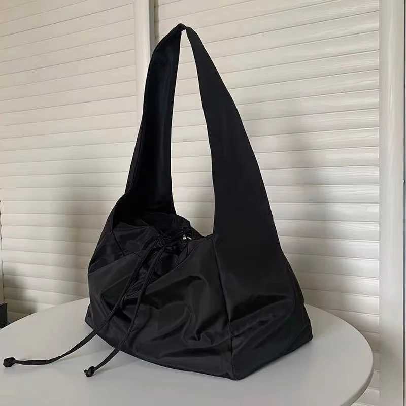 Womens bag new nylon bucket fashionable solid zipper soft shoulder bag wallet and handbag luxury designer black handbag Z250225