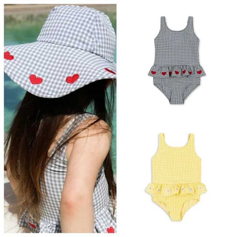 Baby Girls Swimwear Love Two Pieces Sunscreen Swimsuit Girl Swimwears Bikinis Kids Swimming Childrens Swimsuits Mayo X250224