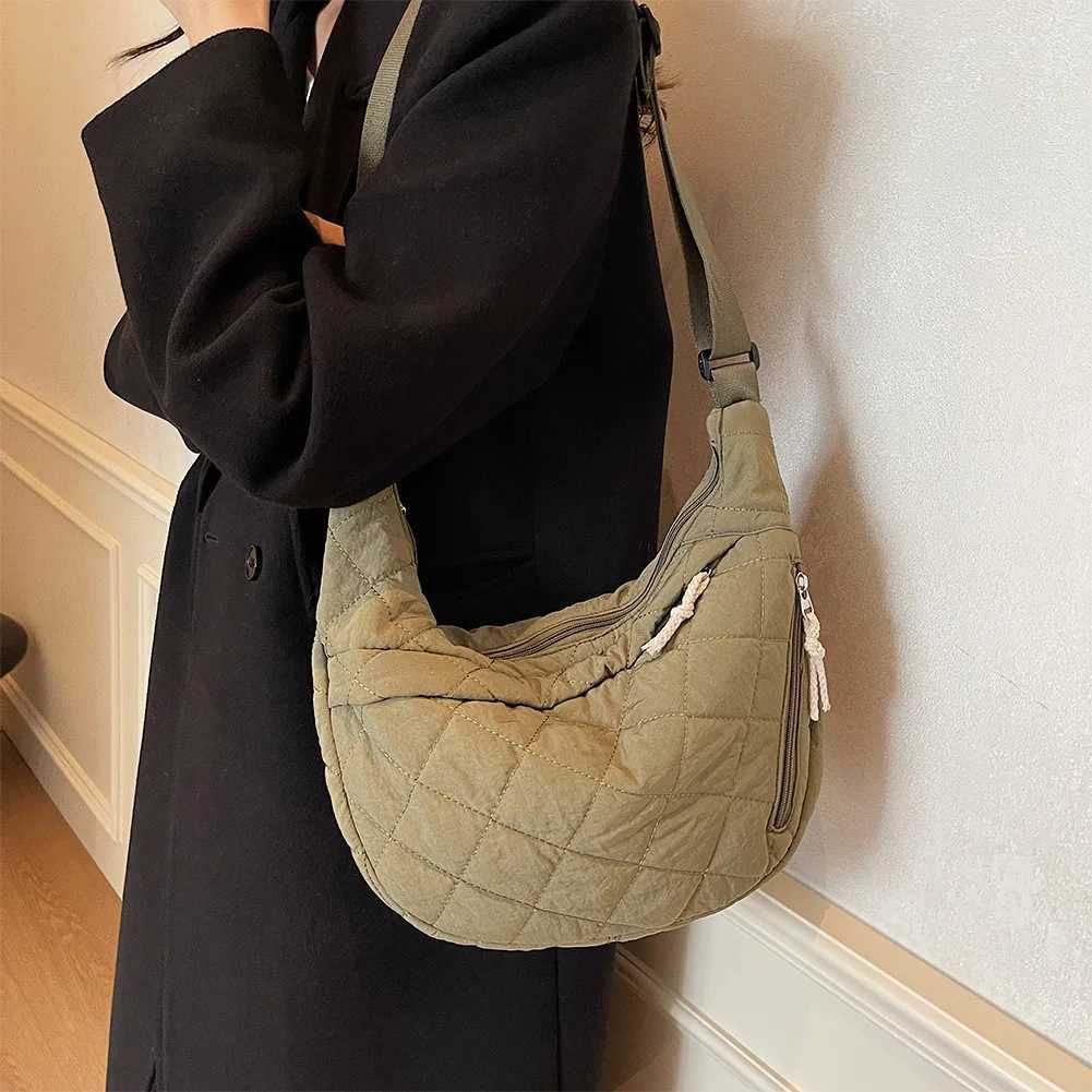 Fashion Quilted Shoulder Bag Stylish Dumpling Bag Multi-pockets Hobo Sling Bag Large Capacity Daily Messenger Bag for Men Women Z250225