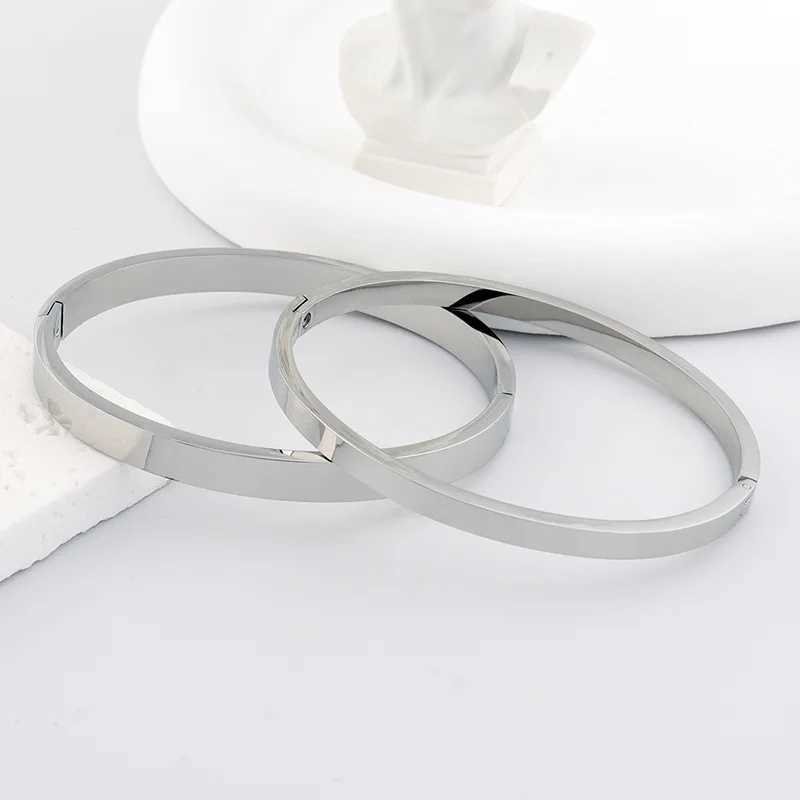 Brand New Classics Titanium Steel Smooth Couple Bracelet of The Same Style Girl High-grade Sense Brand Do Not Fade Bangles 2025XJ250225