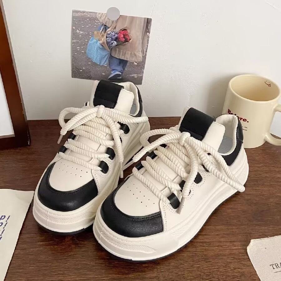 Small white shoes female 2025s spring new thick sole increased Sneaker Match with skirt explosion sports casual board shoes