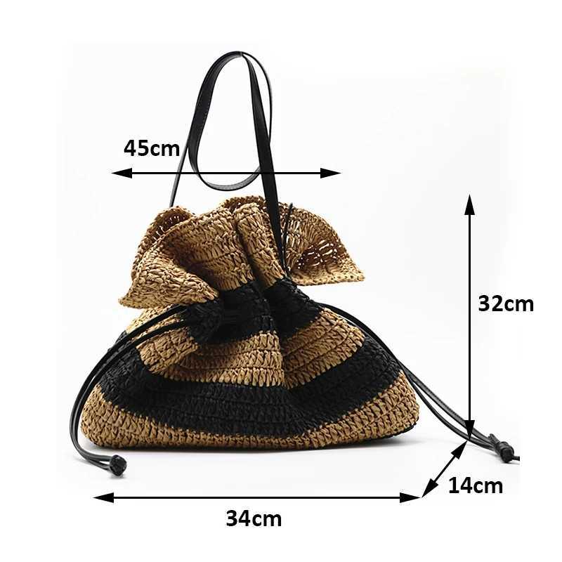 New Fashion Striped Woven Beach Bag Single-shoulder Tote Straw Bag Closed Women's Crossbody Bucket Bag
