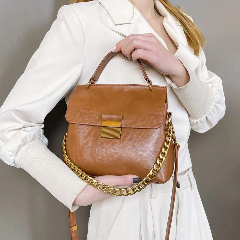 England Style Bags For Women Designer Handbags Purses 2024 New In PU Oil Wax Leather Vintage Chain Sequined Lock Shoulder