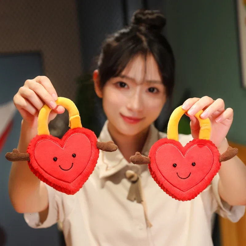 Love Confession Season Creative Plush Toys Cute Concentric Lock Dolls Valentine Day Gifts for Close Friend Wedding Gifts 250224
