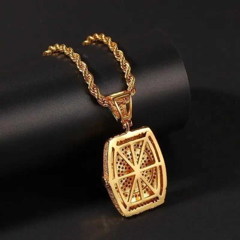 Exquisite Zircon ShAPe Pendant Necklace Men and Wen Trend Hip-Hop Rock Party Jewelry Gift AccESSories X250224