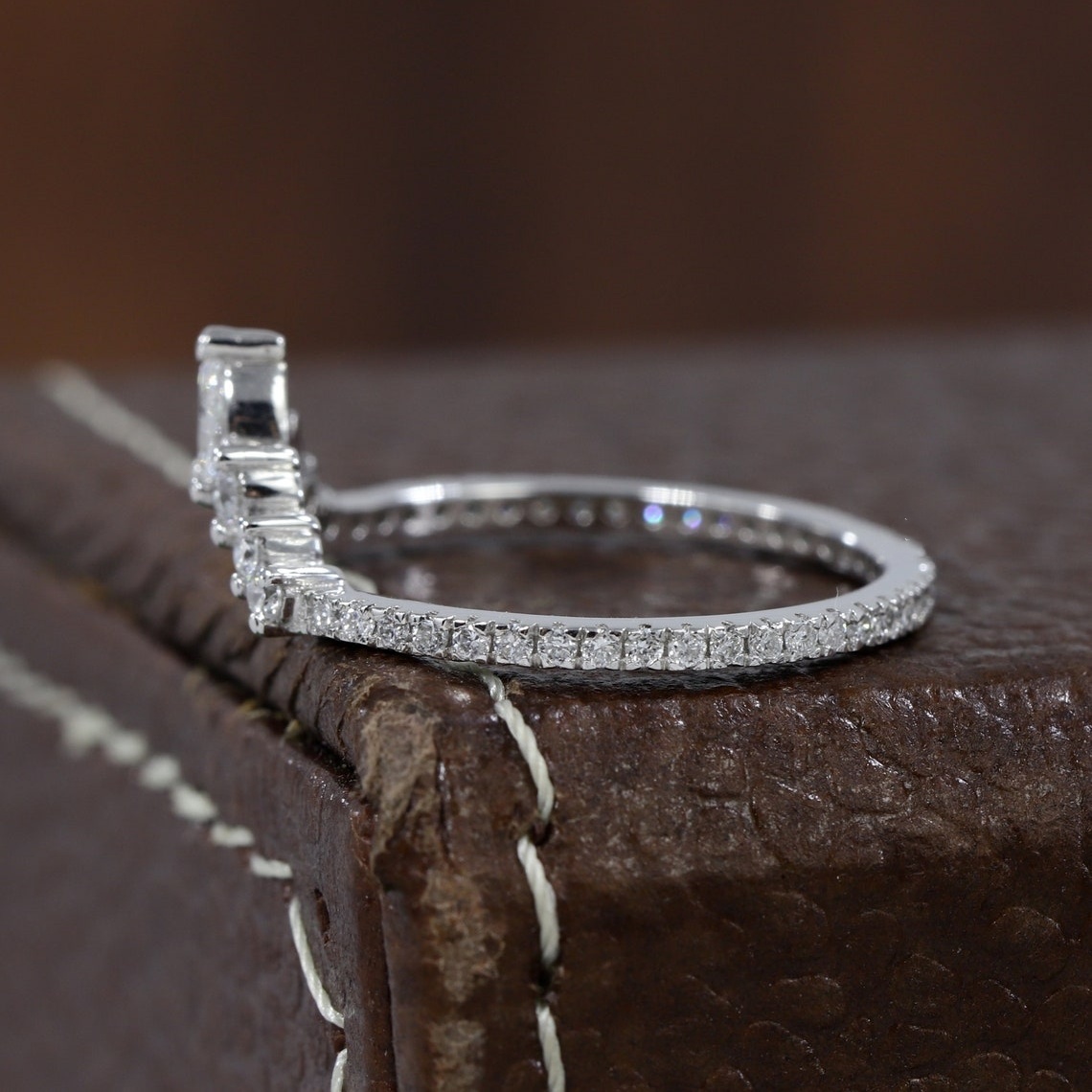 Elegant 18K White Gold Pear-Shaped Round Lab Diamond Ring for Women - Stackable Twisted Design