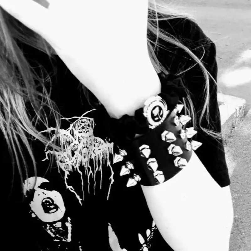 Vintage Leather Bracelet Three Row Hospital Spikes Rivet Stud Wide Cuff PU Leather Punk Gothic Rock Unisex Bracelet Men JewelryXJ250225