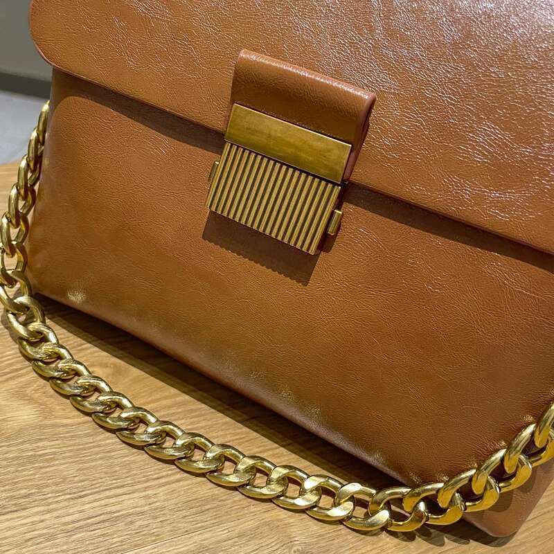 England Style Bags For Women Designer Handbags Purses 2024 New In PU Oil Wax Leather Vintage Chain Sequined Lock Shoulder