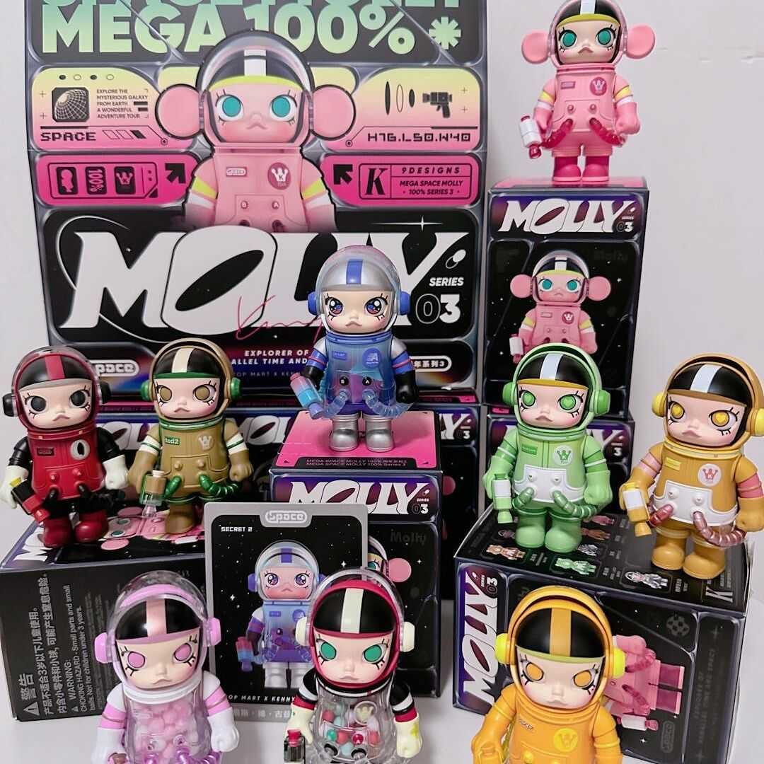MEGA SPACE MOLLY 100% Anniversary Collection Astronaut Handheld in Chinese version the third generation blind box of Jasmine Free shipping