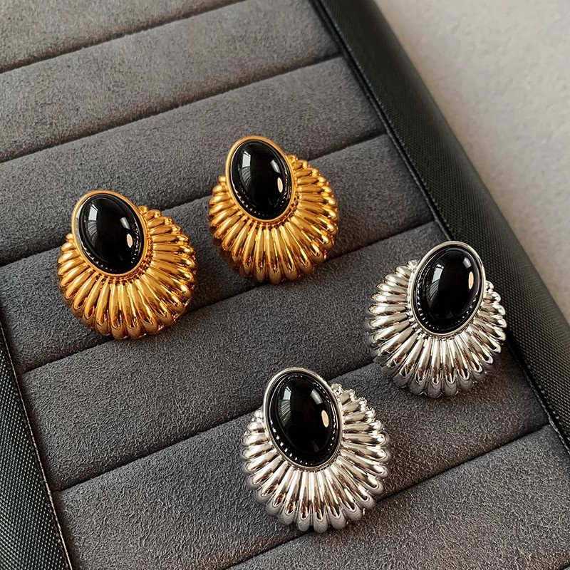 French Vintage Exaggerated Black Agate Patterned Earrings for Women Niche Light Luxury High-end Banquet Jewelry Accessories