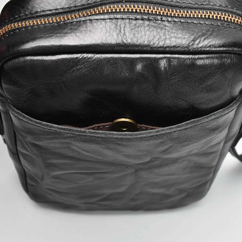 Mens Oil Leather Genuine Messenger Bag Portable Shoulder Pocket Small Backpack Crossbody Bag for Casual Use Men Bags New Z250225