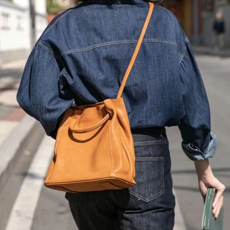 2024 New Lazy Bucket Niche Large Capacity Women's Bag Single Shoulder Diagonal Cross Commuting Retro Women