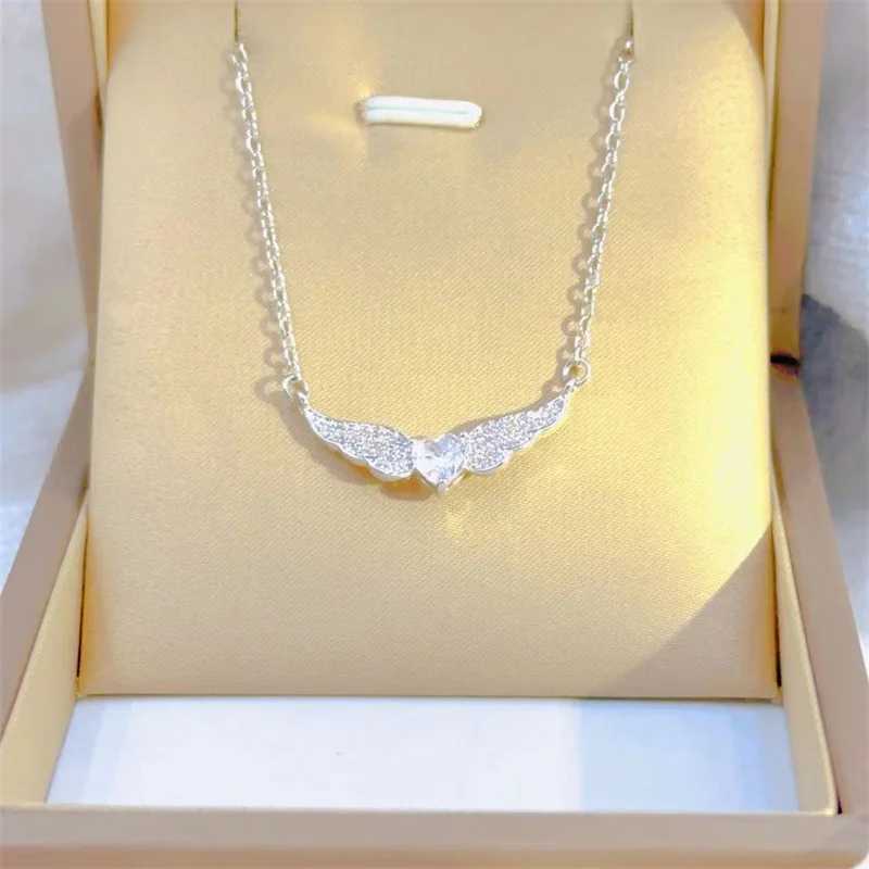 Fashion White Rantic Shape Lucky Angel Wings Necklace Classic Personality Design Stainless Steel Clavicle Chain Pendant X250224