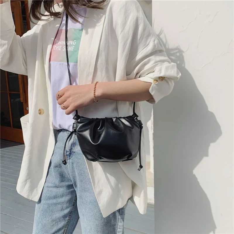 Womens Premium Shoulder Bag New Fashion Niche Design Messenger Bag Female Wild Western Style Female Pleated Bag Mini Cloud Bag Z250225