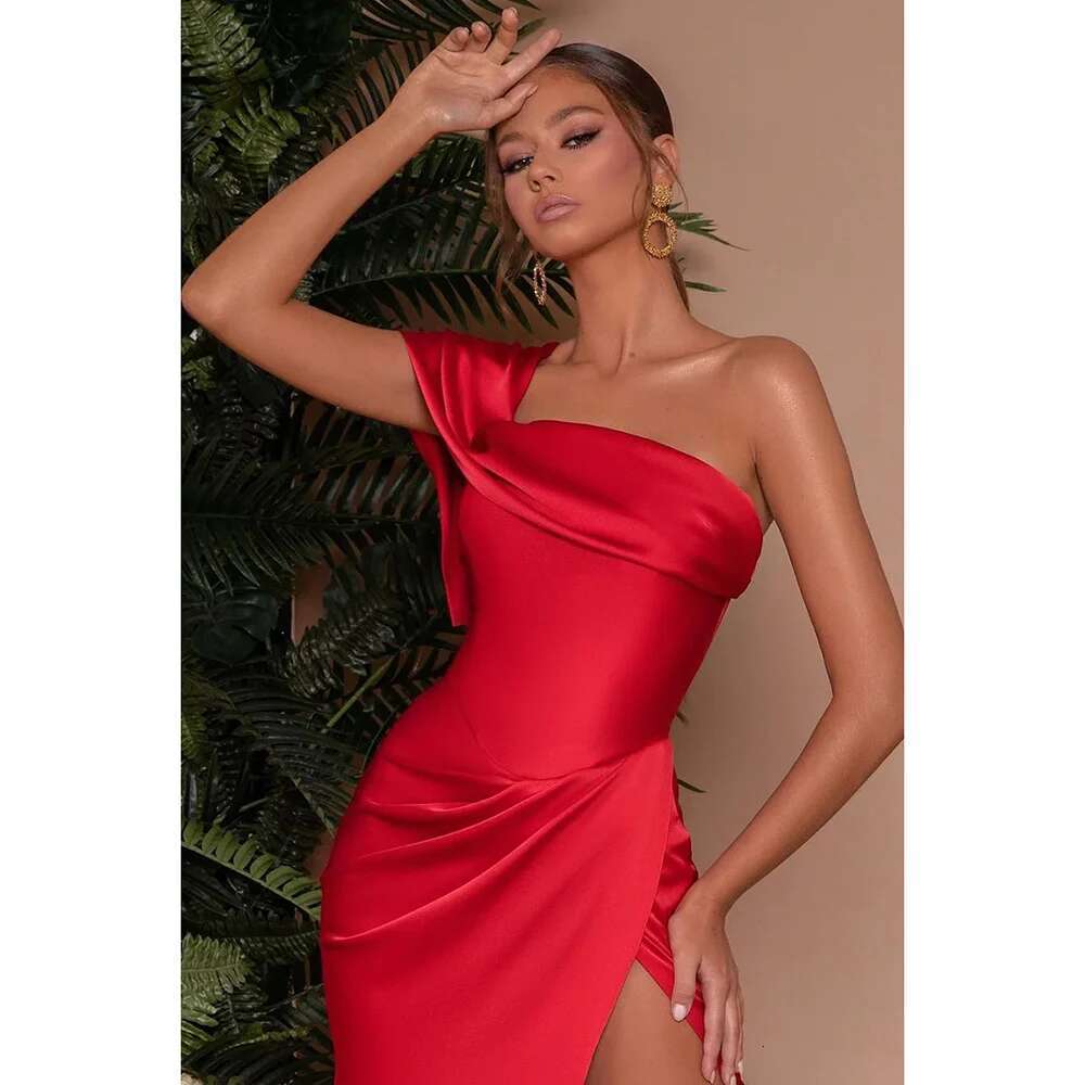 Fashion Strapless Sleeveless Wedding Party Dress Chic Pleated Solid Side Split Floor Length Sheath Custom Bridesmaid Dresses