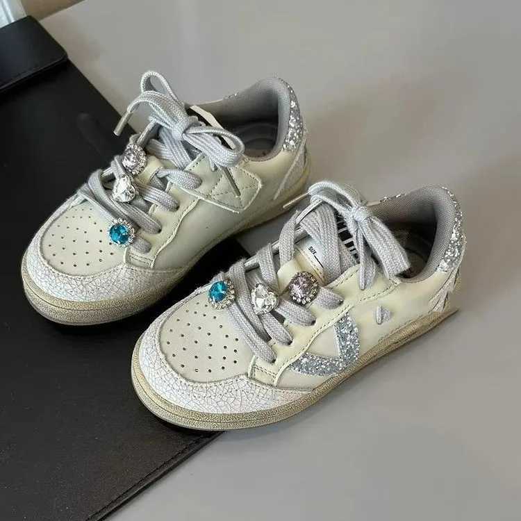 New childrens shoes for autumn 2024 boys with soft soles comfortable sports and leisure shoes girls with fashionable and bright diamond board shoes X2