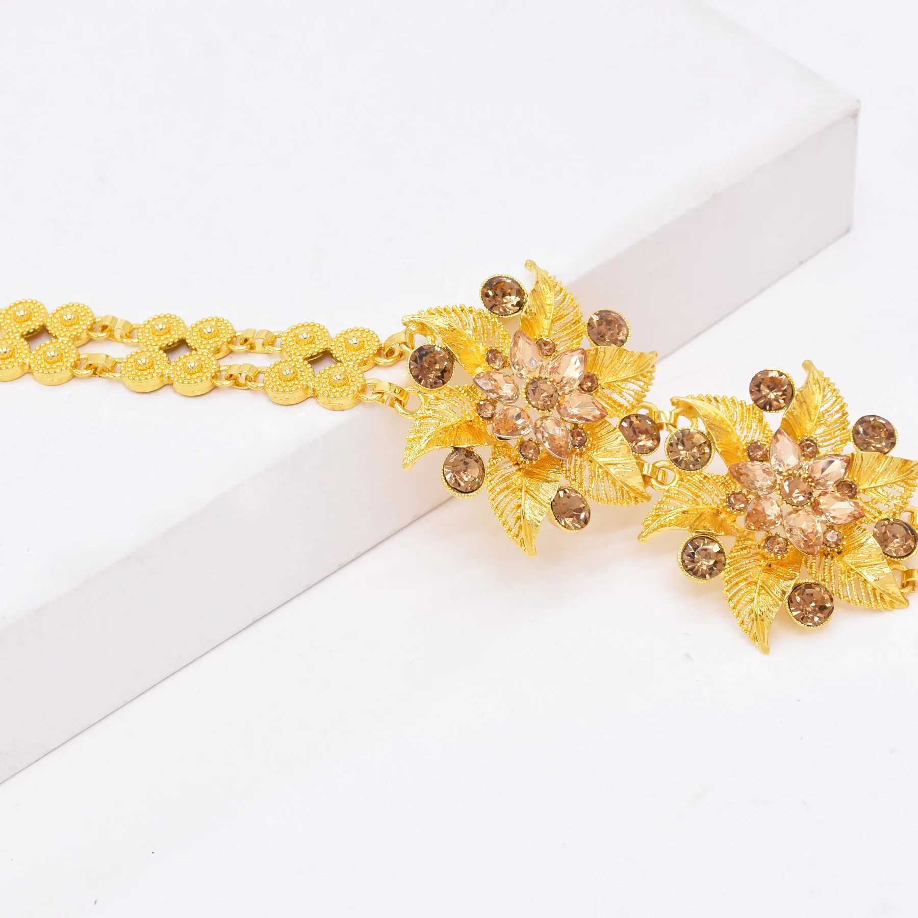 Diamond inlaid flower Chatelaine vintage womens gold strap ethnic Sty Adjusteab mooring chain alloy waist chain jewelryXJ250224