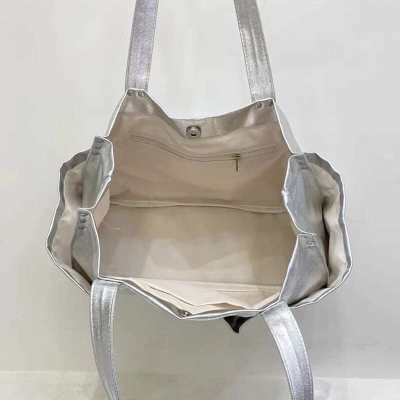 Korean Casual Tote Bags For Women Designer Handbags Purses 2024 New In PU Oil Wax Leather Rivet Multiple Pockets Shoulder