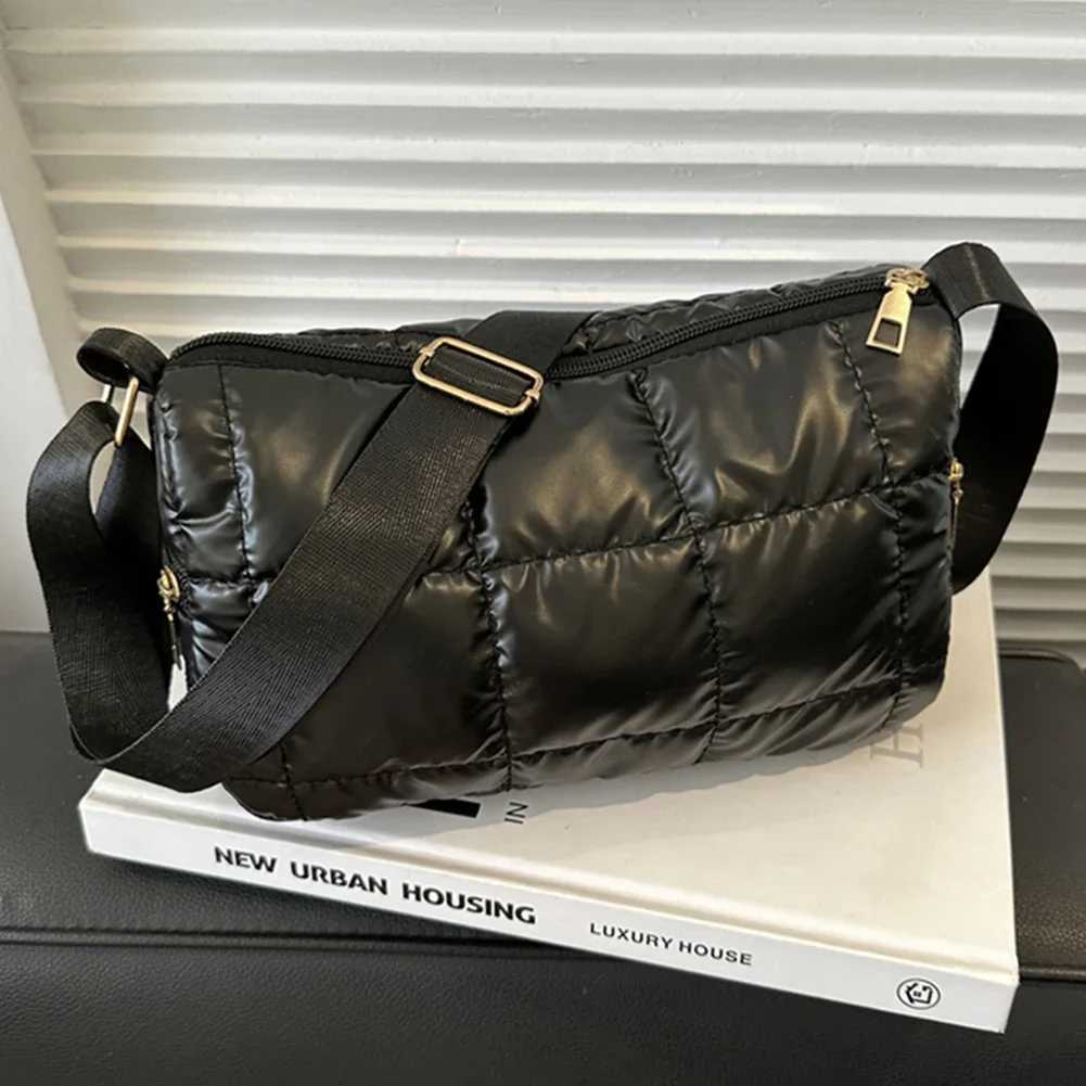 Women Padded Shoulder Bag Solid Color Quilted Shoulder Bag Adjustable Strap Stylish Satchel Bag Large Capacity for Autumn Winter Z250225