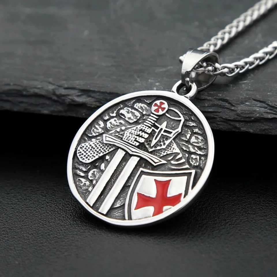 Retro Armor Knight Templar Cross Pendant Necklace Mens Stainless Steel Fashion Punk Amet Jewelry Gift Dropped X250224
