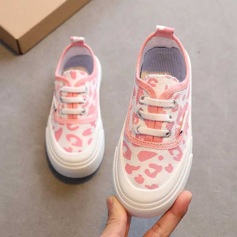 Childrens sports canvas shoes boys casual shoes girls soft sole one leg fabric student fashionable single shoe apartment X250409