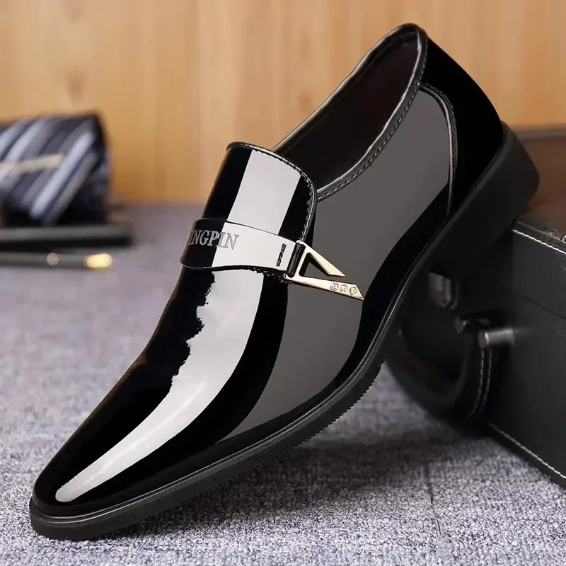 Mens Leather Shoes Paten Oxford Shoes for Men Slip on Bright Leather Business Casual Shoes Footwear Pointed Toe Shoes for Man 250224