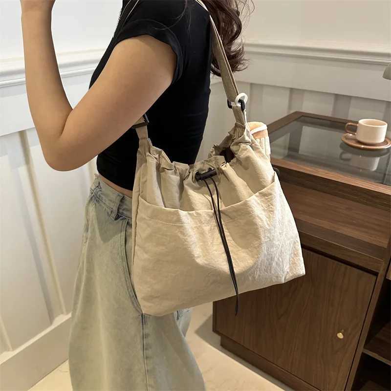 New niche design nylon shoulder bag fashionable solid color pleated cross body bag casual version student review saddle bag Z250225