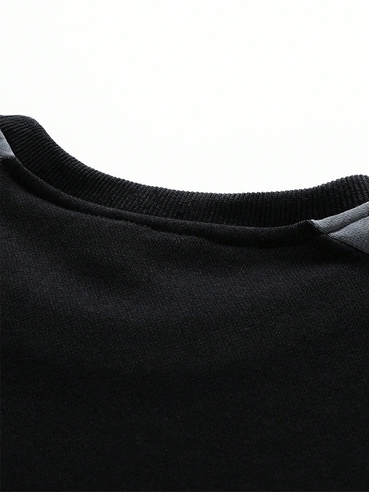 Mens Raglan Sleeves Fashionable Contrasting Round Neck Sweatshirt Suitable for Autumn and Winter 250227