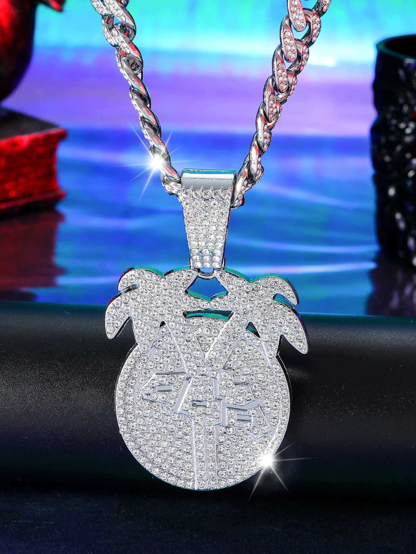 Summer Fashionable Zinc Alloy Round Shaped cocoanut tree Pendant NecklaceSuitable For Mens Daily Use Festive Jewelry X250224