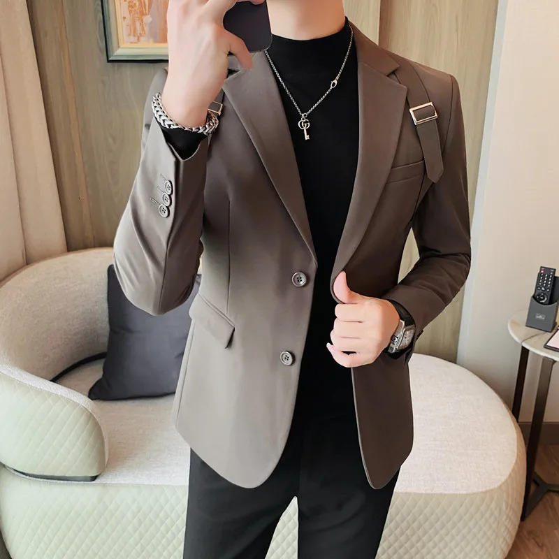 Blazer Hombre British Shoulder Strap Blazer Jacket For Men Two Buttons Slim Fit Casual Elegant Mens Suits Formal Tuxedo 250224