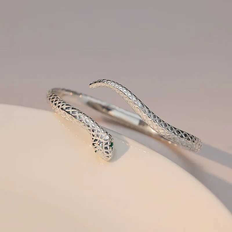 Fashionable Metal Water Diamond Snake She Bracelet Charm Temperature Adjustable Classic Bracelet Suitable for Womens Party Outside Jewelry GiftsXJ2502