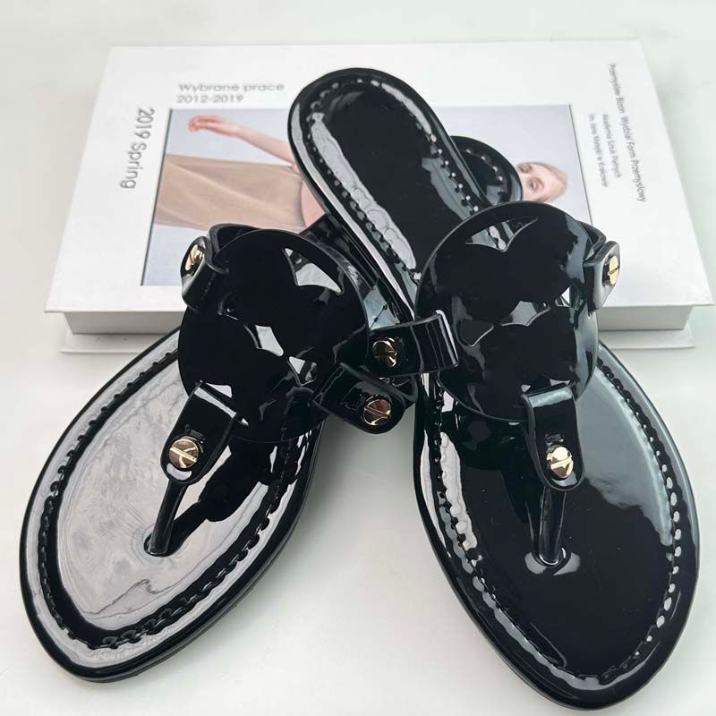 TB Flip-flop Women's Designer Slippers Fashionable Summer Beach Casual Slippers TB Classic Slippers Designer Slippers High-quality Black And White Sandals