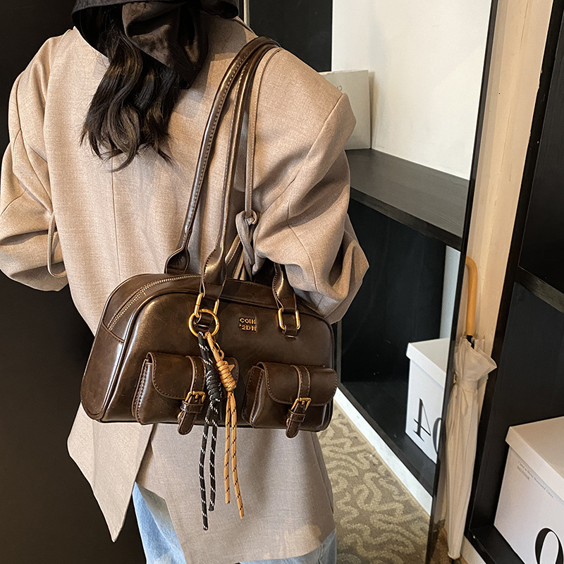 Designer's High-end Multi Pocket Large Capacity Women's 2025 New Fashionable Bowling Bag, Single Shoulder Armpit Bag