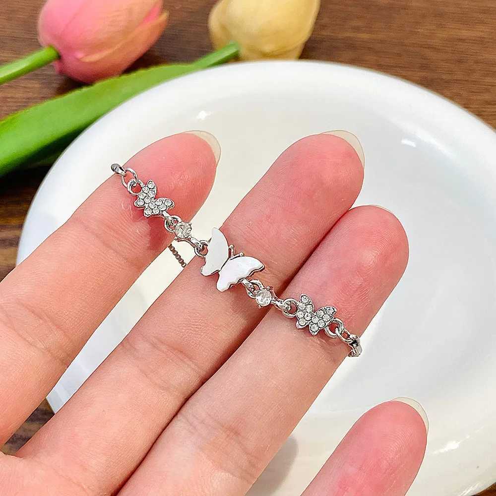 New Arrival Fashion Zircon Butterfly Bracelet for Women Luxury Silver Color Personality Bangle Party Jewelry Accories GiftsXJ250225