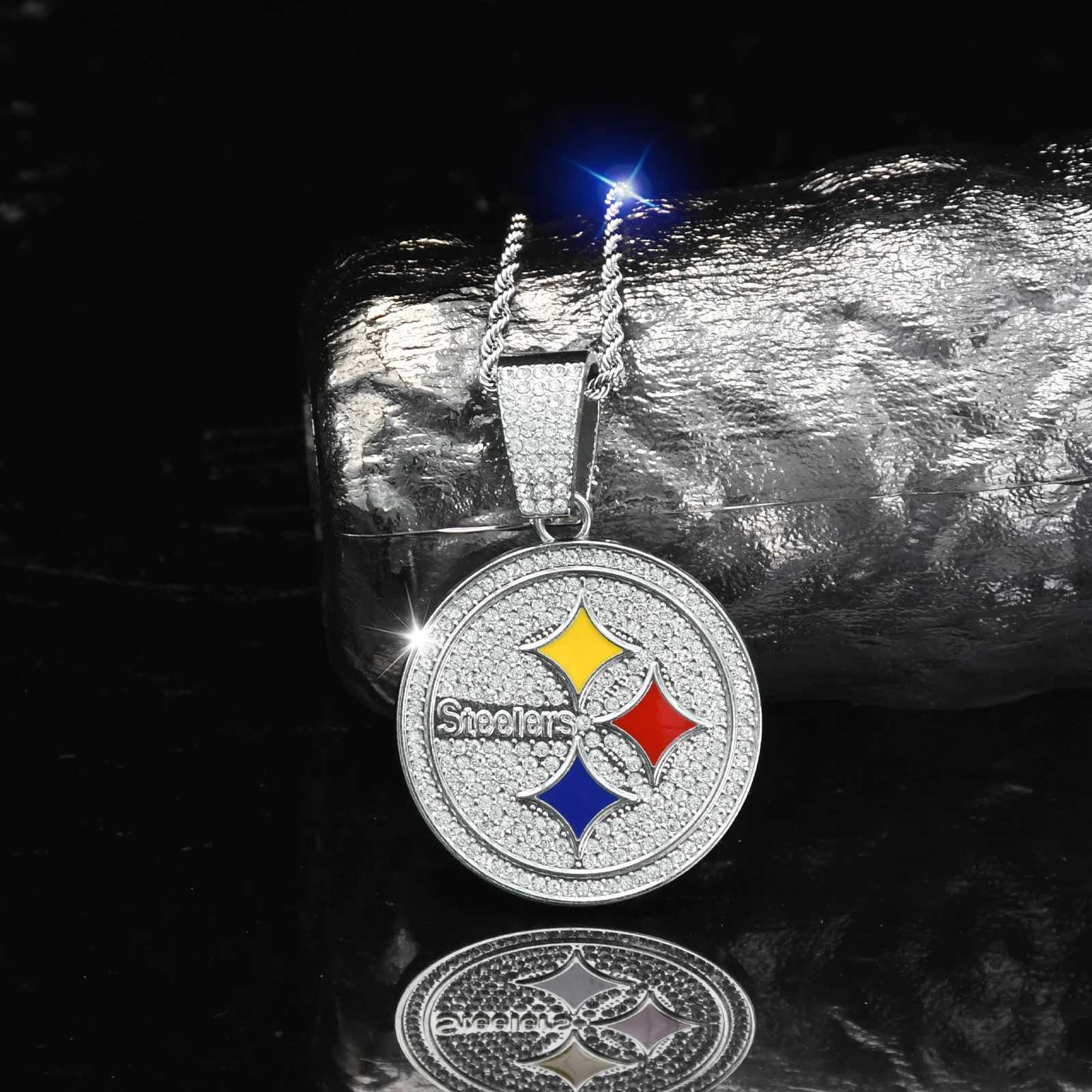 New Trendy Fashion Jewelry Rhinestone Sport Pitt Team Pendant with Twist Chain Stainless Steel Hot Selling Necklace X250224