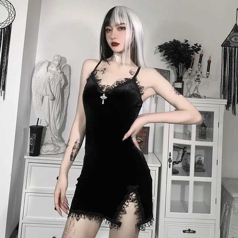 Dark Cross Black Mini Dress Vintage Sexy Spaghetti Strap High Waist Slit Dresses Goth Party Club Women DressXJ250224
