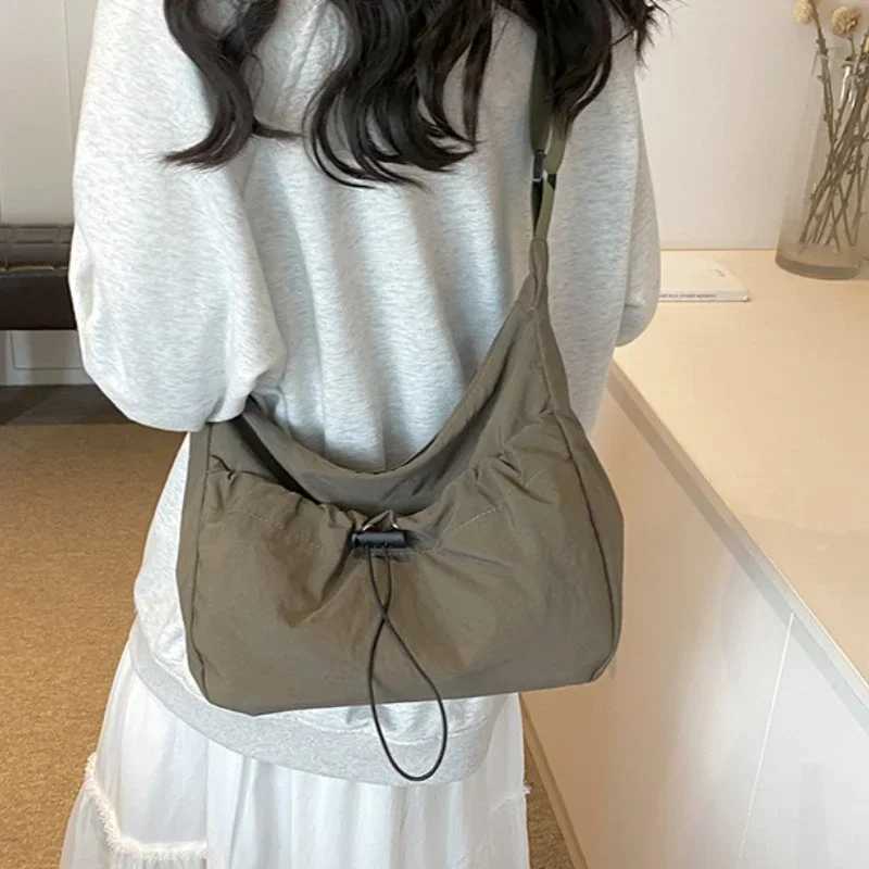 New Niche Design Nylon Shoulder Bag Fashionable Solid Color Pleated Crossbody Bag Casual Versatile Classroom Commuting SaddleBag Z250225
