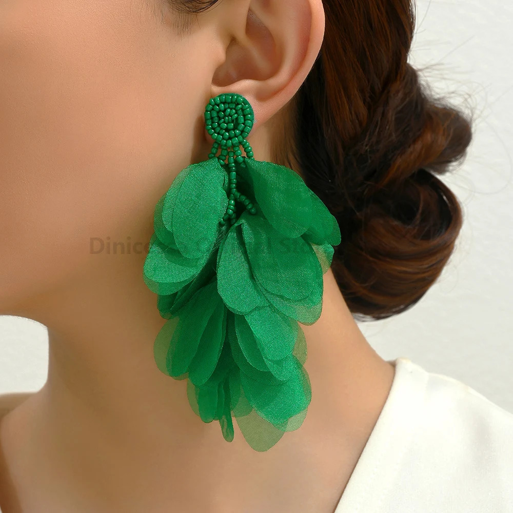 Charm Flower Petals Elegant Beaded Charm Decor Piercing Dangle Earrings For Women Trend Wedding Party Jewelry Gift 250225