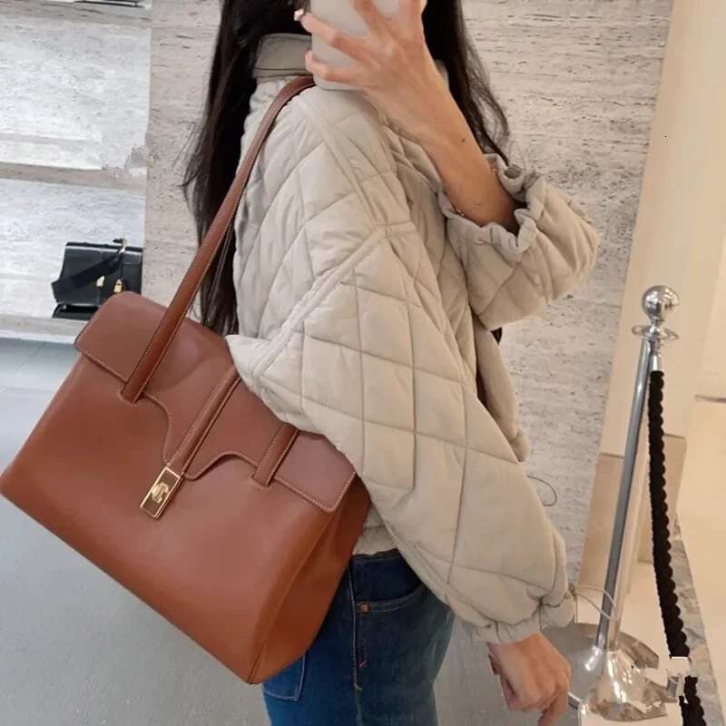 2024 New Soft16 Single Shoulder Handbag Women's Cow Tote Underarm Bag Business Style Genuine Leather Interior Layer