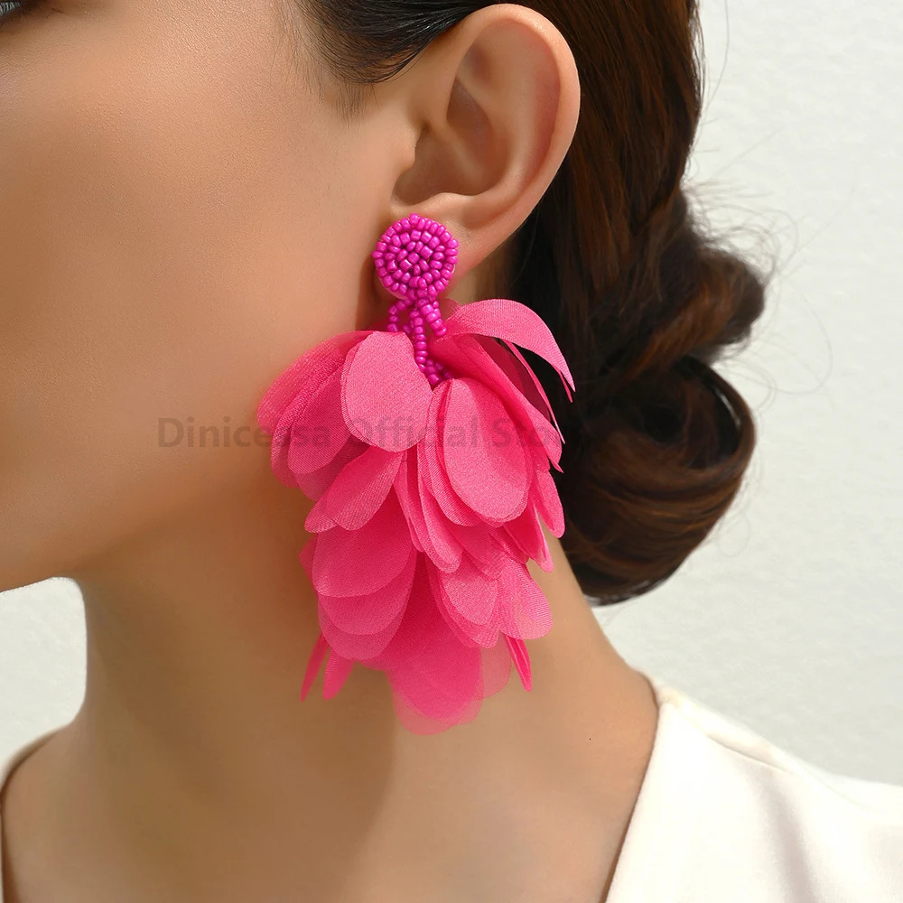 Charm Flower Petals Elegant Beaded Charm Decor Piercing Dangle Earrings For Women Trend Wedding Party Jewelry Gift 250225