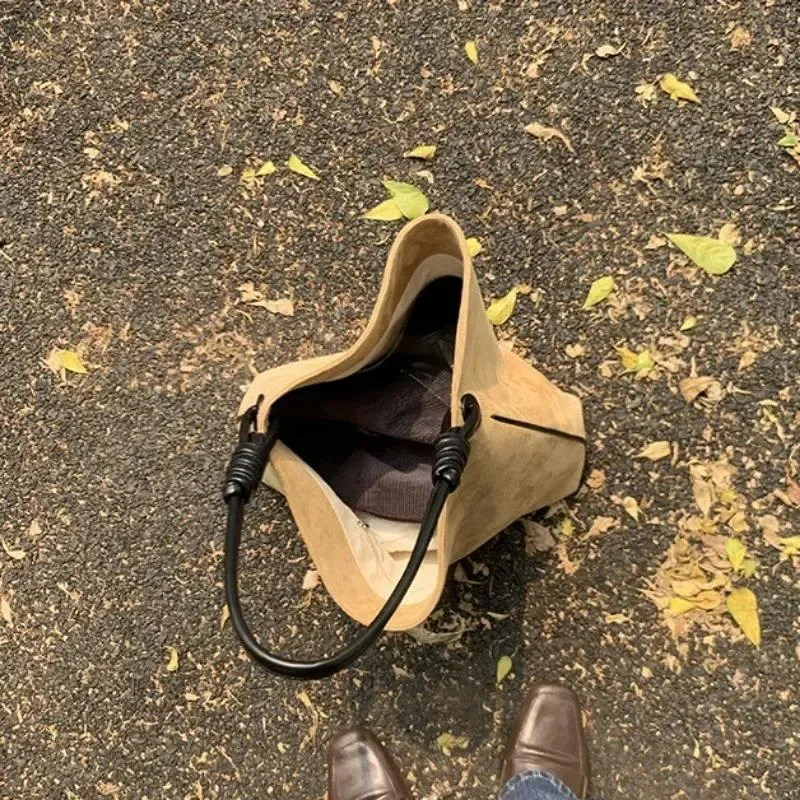 Women's Large Capacity Shoulder Bag - Vintage Suede Bucket Tote for Fall & Winter Season