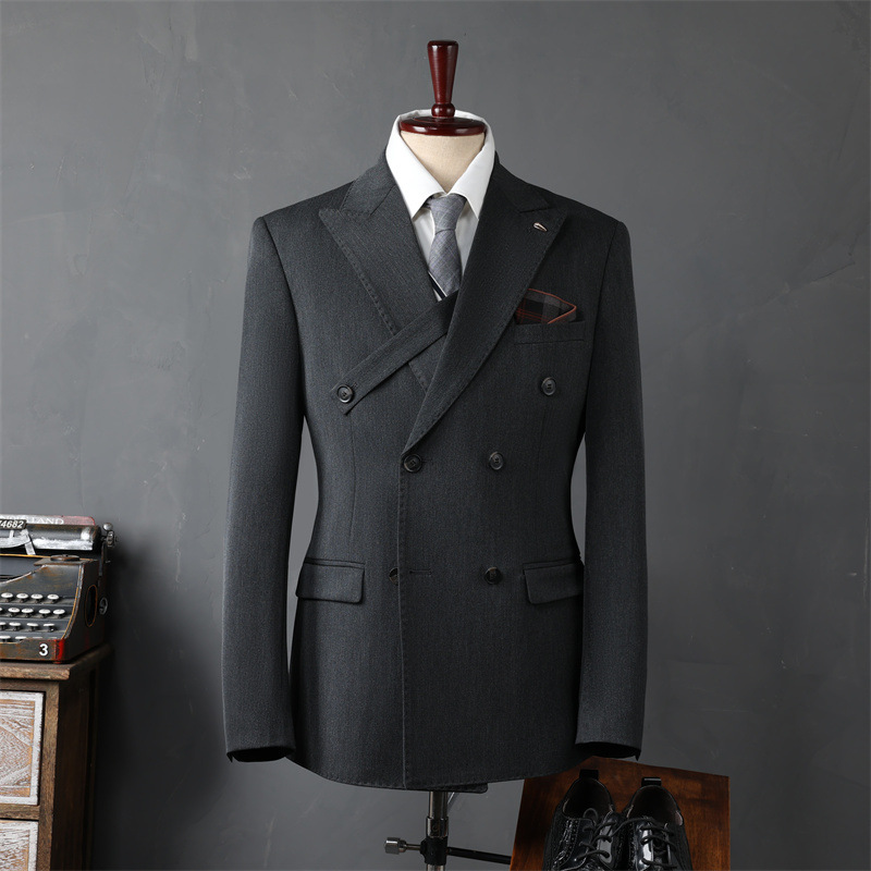 B226Stylish Businessmen's Choice: Premium Men's Double-Breasted Suits with a Modern Touch