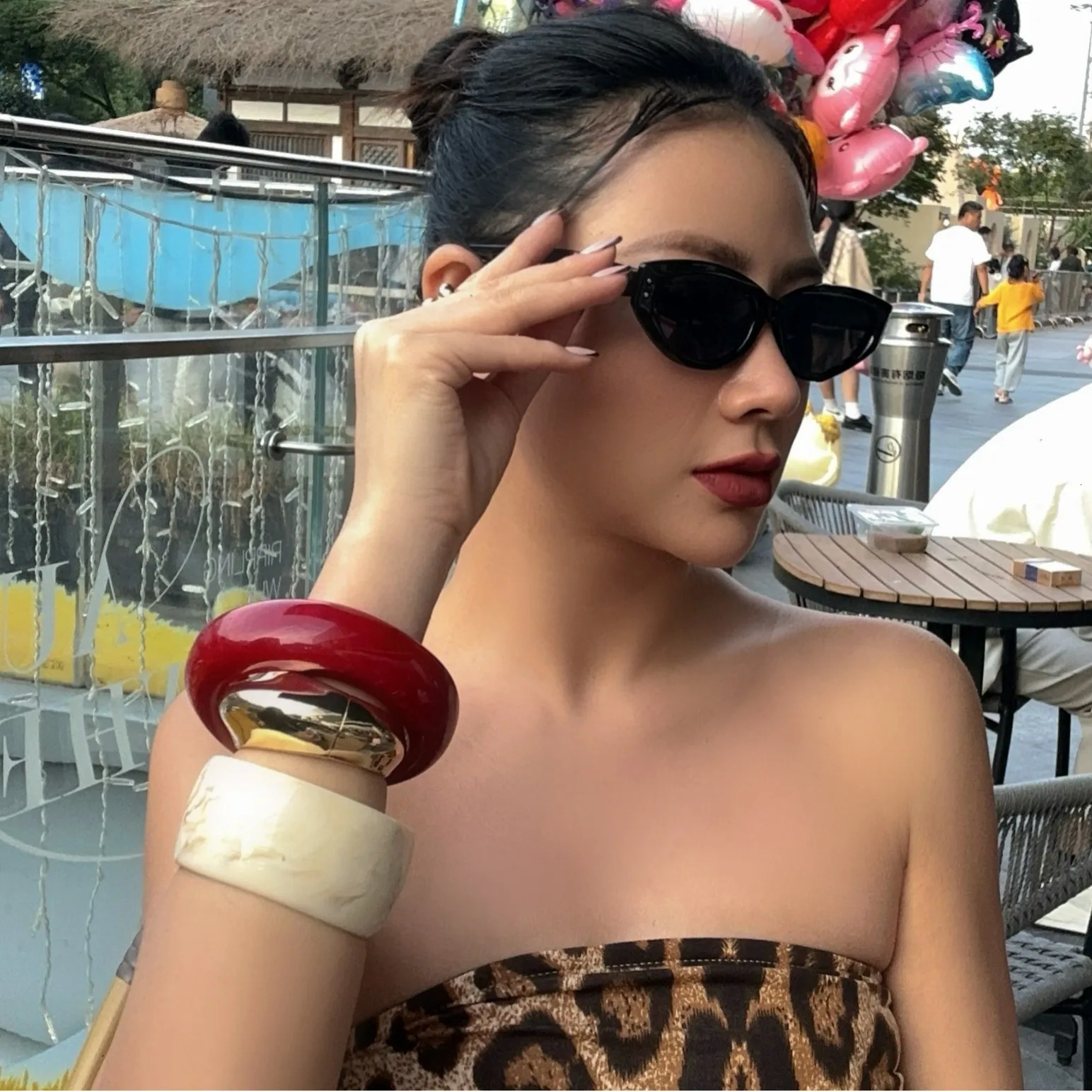 Boho Red Beige Acrylic Resin Chunky Bangles for Women on Hand Goth Geometric Charm Wide Hip Hop Metal Cuff Bangles Men Jewelry 250225