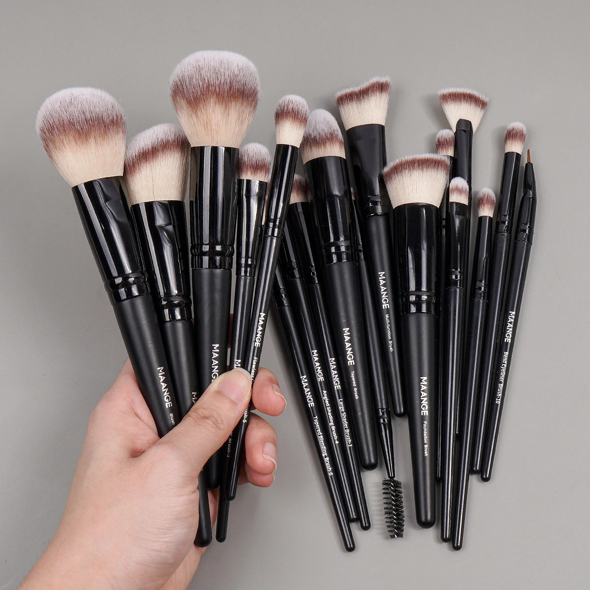 MAANGE Professional Makeup Brush Set 18PCS Premium Synthetic Foundation Powder Concealers Eyeshadows Makeup Brushes with Bag 250224