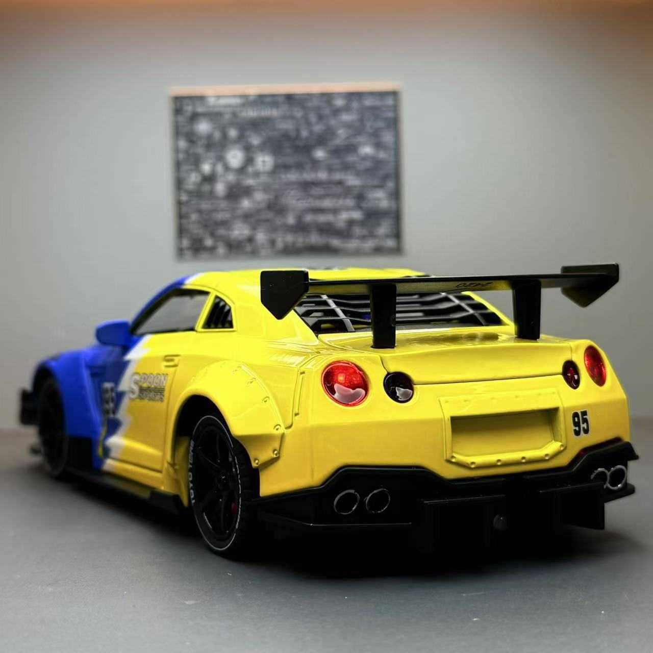 Diecast Model Cars Auto Alloy Model 1 To 24 GTR Modified Version With Spray Rebound Toy Sports Car Sound Model Ornament Y250226