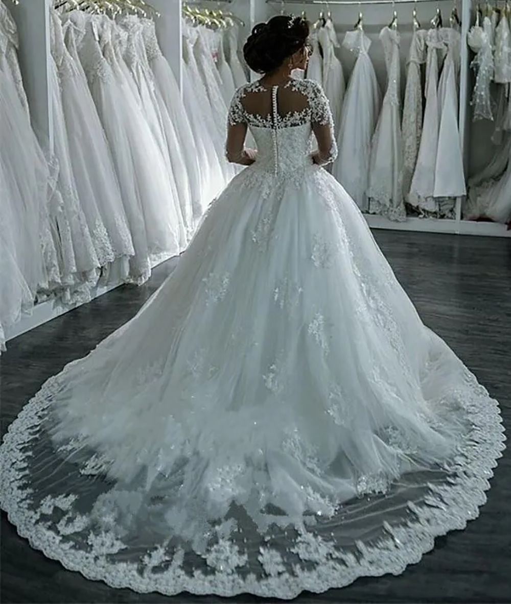 A-line Wedding Dresses Dubai Long Sleeves Gowns Sheer Crew Neck Lace Appliques Beaded Vestios De Novia Bridal Gowns with Buttons