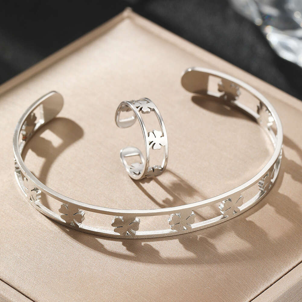 Hot selg Clover Set Gold Plated Versatile Ring Hollow Bracelet for Women